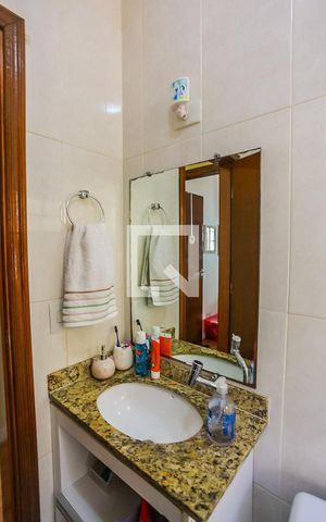 Casa à venda com 131m², 3 quartos e 3 vagas Casa à venda com 131m², 3 quartos e 3 vagasBanheiro