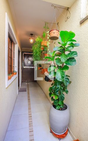Casa à venda com 131m², 3 quartos e 3 vagas Casa à venda com 131m², 3 quartos e 3 vagasHall de Entrada