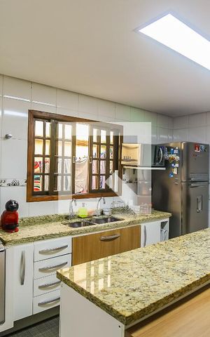 Casa à venda com 131m², 3 quartos e 3 vagas Casa à venda com 131m², 3 quartos e 3 vagasCozinha
