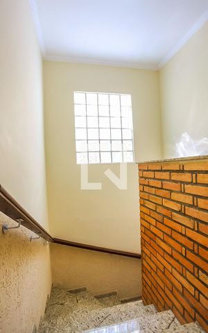 Casa à venda com 131m², 3 quartos e 3 vagas Casa à venda com 131m², 3 quartos e 3 vagasEscada