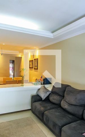 Casa à venda com 131m², 3 quartos e 3 vagas Casa à venda com 131m², 3 quartos e 3 vagasSala
