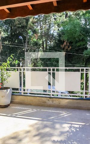 Casa à venda com 131m², 3 quartos e 3 vagas Casa à venda com 131m², 3 quartos e 3 vagasVaranda