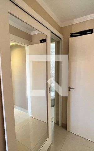 Apartamento para alugar com 67m², 2 quartos e 1 vaga Apartamento para alugar com 67m², 2 quartos e 1 vagaCloset da suíte