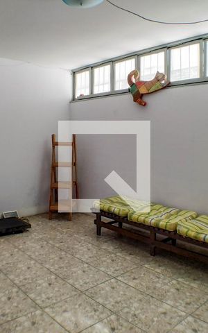 Casa à venda com 260m², 5 quartos e 3 vagas Casa à venda com 260m², 5 quartos e 3 vagasSala 2