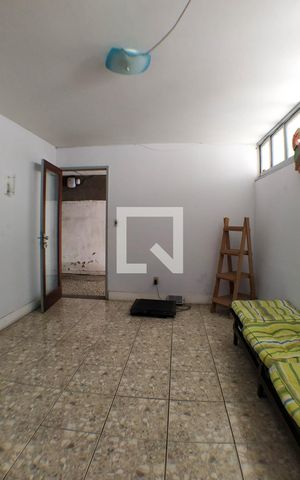 Casa à venda com 260m², 5 quartos e 3 vagas Casa à venda com 260m², 5 quartos e 3 vagasSala 2