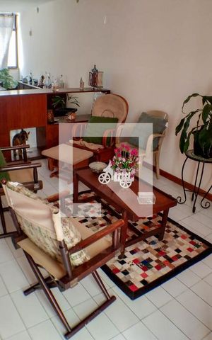 Casa à venda com 260m², 5 quartos e 3 vagas Casa à venda com 260m², 5 quartos e 3 vagasSala