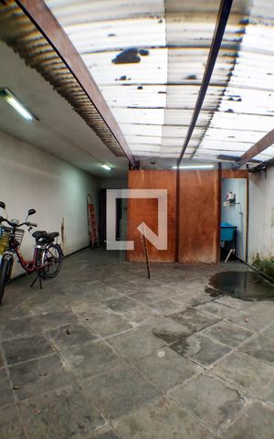 Casa à venda com 260m², 5 quartos e 3 vagas