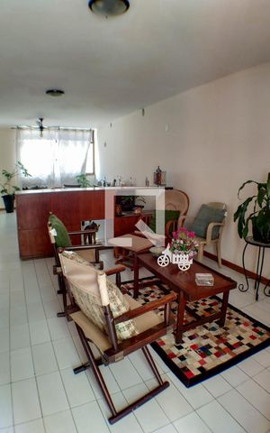 Casa à venda com 260m², 5 quartos e 3 vagas Casa à venda com 260m², 5 quartos e 3 vagasSala