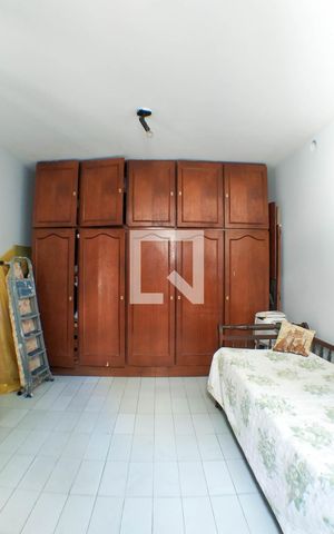 Casa à venda com 260m², 5 quartos e 3 vagas Casa à venda com 260m², 5 quartos e 3 vagasQuarto 1