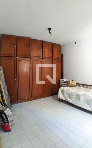 Casa à venda com 260m², 5 quartos e 3 vagas Casa à venda com 260m², 5 quartos e 3 vagasQuarto 1