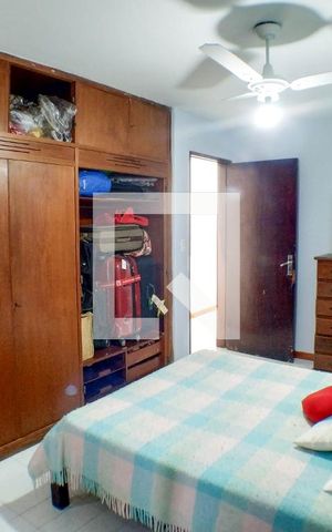 Casa à venda com 260m², 5 quartos e 3 vagas Casa à venda com 260m², 5 quartos e 3 vagasQuarto 3