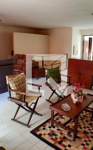 Casa à venda com 260m², 5 quartos e 3 vagas Casa à venda com 260m², 5 quartos e 3 vagasSala