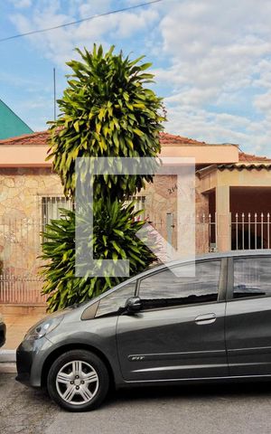 Casa à venda com 344m², 8 quartos e 1 vaga Casa à venda com 344m², 8 quartos e 1 vagaFachada