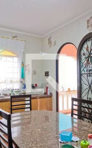 Casa à venda com 344m², 8 quartos e 1 vaga Casa à venda com 344m², 8 quartos e 1 vagaCasa 2 - Cozinha
