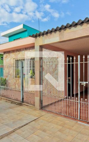 Casa à venda com 344m², 8 quartos e 1 vaga Casa à venda com 344m², 8 quartos e 1 vagaFachada