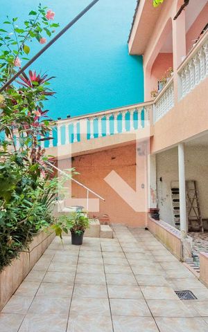 Casa à venda com 344m², 8 quartos e 1 vaga Casa à venda com 344m², 8 quartos e 1 vagaÁrea externa