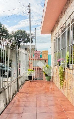Casa à venda com 344m², 8 quartos e 1 vaga Casa à venda com 344m², 8 quartos e 1 vagaCasa 1 - Garagem