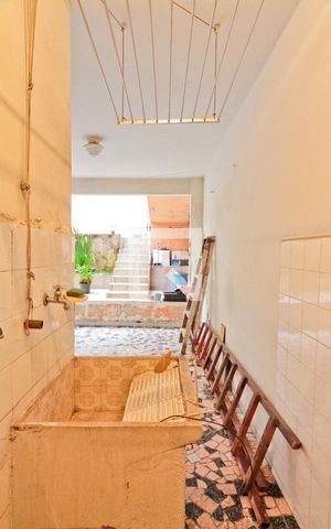 Casa à venda com 344m², 8 quartos e 1 vaga Casa à venda com 344m², 8 quartos e 1 vagaCasa 3 - Área de serviço