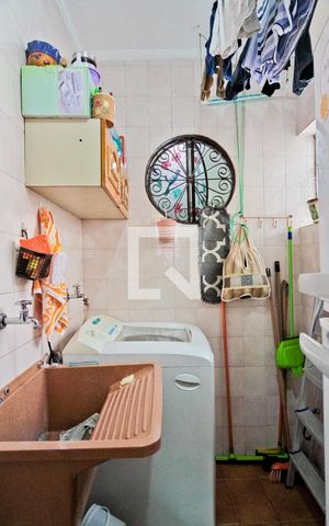 Casa à venda com 344m², 8 quartos e 1 vaga Casa à venda com 344m², 8 quartos e 1 vagaCasa 2 - Área de serviço