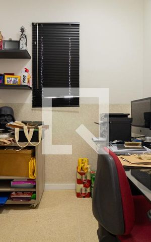 Apartamento à venda com 250m², 4 quartos e 4 vagas Apartamento à venda com 250m², 4 quartos e 4 vagasQuarto de Serviço