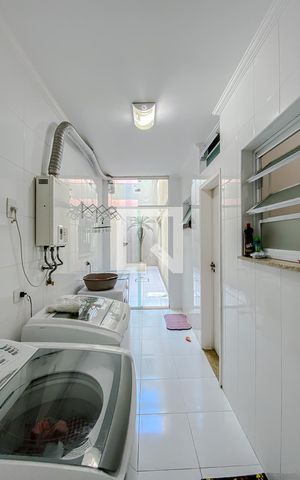 Casa à venda com 230m², 3 quartos e 4 vagasÁrea de Serviço