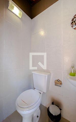 Casa à venda com 230m², 3 quartos e 4 vagasBanheiro de serviço