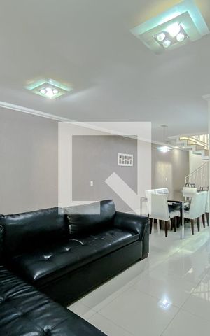 Casa à venda com 230m², 3 quartos e 4 vagasSala