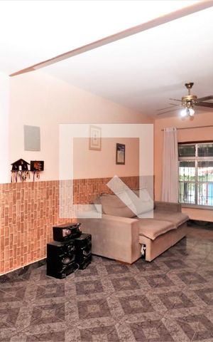 Casa à venda com 120m², 3 quartos e 2 vagasSala