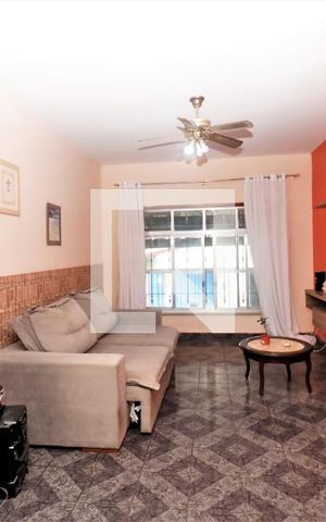 Casa à venda com 120m², 3 quartos e 2 vagasSala