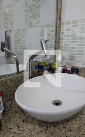 Casa à venda com 240m², 3 quartos e 1 vagaPia banheiro da suíte