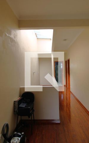 Casa à venda com 240m², 3 quartos e 1 vagaCorredor