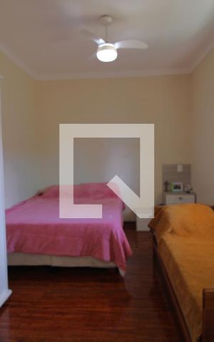 Casa à venda com 240m², 3 quartos e 1 vagaSuíte