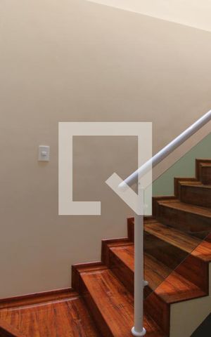 Casa à venda com 240m², 3 quartos e 1 vagaEscada
