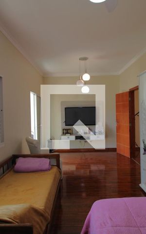 Casa à venda com 240m², 3 quartos e 1 vagaSuíte