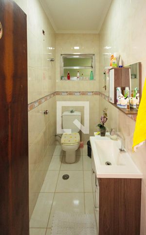 Casa à venda com 360m², 3 quartos e 3 vagas Casa à venda com 360m², 3 quartos e 3 vagasBanheiro