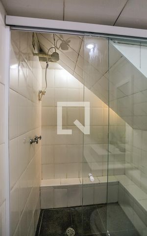 Apartamento à venda com 260m², 4 quartos e 4 vagas Apartamento à venda com 260m², 4 quartos e 4 vagasSuíte 1 - Banheiro