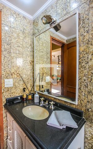 Apartamento à venda com 260m², 4 quartos e 4 vagas Apartamento à venda com 260m², 4 quartos e 4 vagasBanheiro