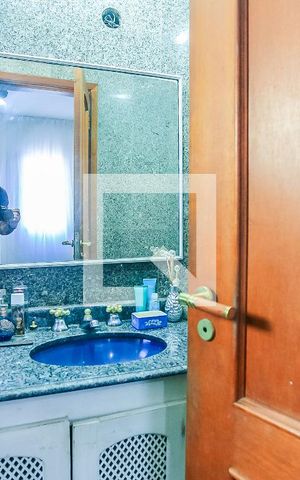 Apartamento à venda com 260m², 4 quartos e 4 vagas Apartamento à venda com 260m², 4 quartos e 4 vagasSuíte 2 - Banheiro