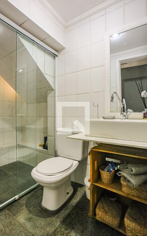 Apartamento à venda com 260m², 4 quartos e 4 vagas Apartamento à venda com 260m², 4 quartos e 4 vagasSuíte 1 - Banheiro
