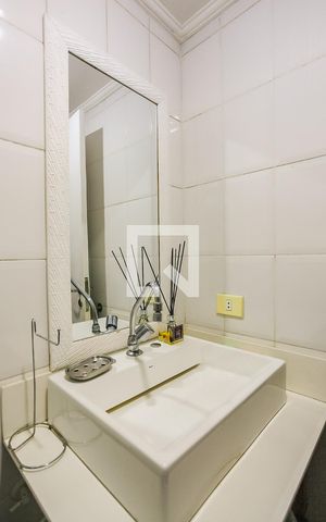 Apartamento à venda com 260m², 4 quartos e 4 vagas Apartamento à venda com 260m², 4 quartos e 4 vagasSuíte 1 - Banheiro