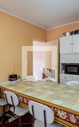 Casa à venda com 173m², 3 quartos e 4 vagas Casa à venda com 173m², 3 quartos e 4 vagasCozinha