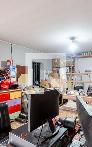 Casa à venda com 173m², 3 quartos e 4 vagas Casa à venda com 173m², 3 quartos e 4 vagasDeposito