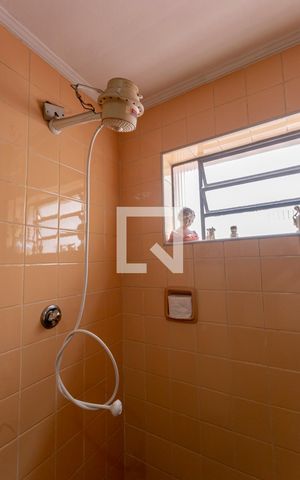 Casa à venda com 173m², 3 quartos e 4 vagas Casa à venda com 173m², 3 quartos e 4 vagasBanheiro
