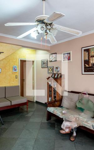 Casa à venda com 173m², 3 quartos e 4 vagas Casa à venda com 173m², 3 quartos e 4 vagasSala