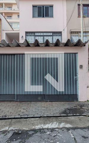 Casa à venda com 173m², 3 quartos e 4 vagas Casa à venda com 173m², 3 quartos e 4 vagasFachada