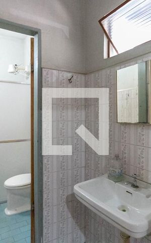 Casa à venda com 250m², 3 quartos e 1 vaga Casa à venda com 250m², 3 quartos e 1 vagaBanheiro Social
