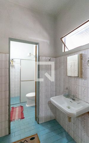 Casa à venda com 250m², 3 quartos e 1 vaga Casa à venda com 250m², 3 quartos e 1 vagaBanheiro Social