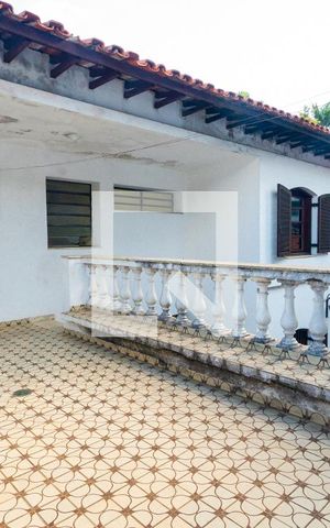 Casa para alugar com 340m², 5 quartos e 4 vagas Casa para alugar com 340m², 5 quartos e 4 vagasVaranda