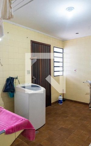Casa para alugar com 340m², 5 quartos e 4 vagas Casa para alugar com 340m², 5 quartos e 4 vagasÁrea de Serviço