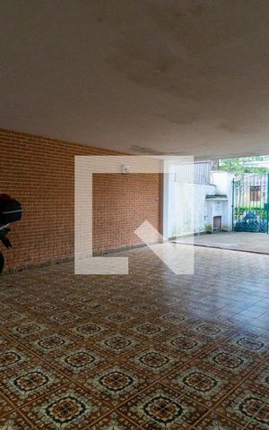 Casa para alugar com 340m², 5 quartos e 4 vagas Casa para alugar com 340m², 5 quartos e 4 vagasGaragem